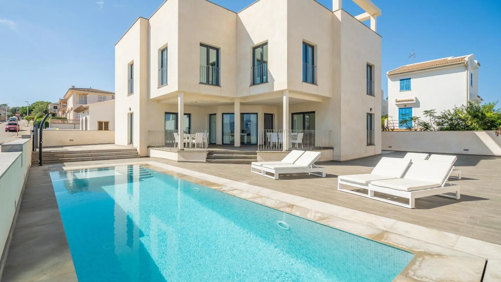 Villa Son Serra Paradise location